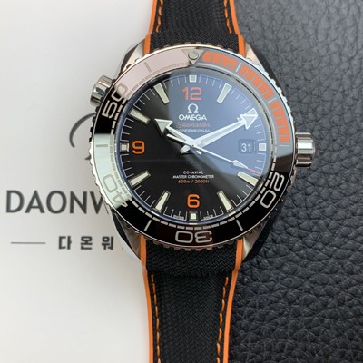 오메가 남성용 씨마스터 신제품 215.32.44.21.01.001 플래닛 오션 600m 코-액시얼 마스터 크로노미터 43.5mm 오토매틱 Cal.8900 타입 우레탄줄 블랙 다이얼 omg0191 Ⅳ