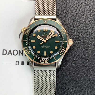 오메가남성용 씨마스터 다이버 210.90.42.20.10.001 300M 마스터 코액시얼 42mm 티타늄 브론즈 골드 오토메틱 Cal.8806 타입 그린 다이얼 omg0219 Ⅳ