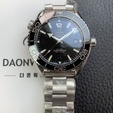 오메가 남성용 씨마스터 신제품 215.30.44.21.01.001 플래닛 오션 600m 코-액시얼 마스터 크로노미터 43.5mm 오토매틱 Cal.8900 타입 메탈줄 블랙 다이얼 omg0195 Ⅳ